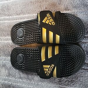 Mens adidas black/gold slides. SIZE 10
